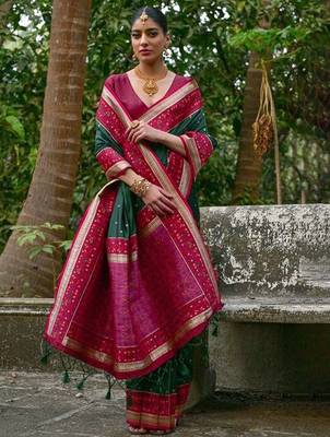 Woven Design Zari Banarasi Saree 3