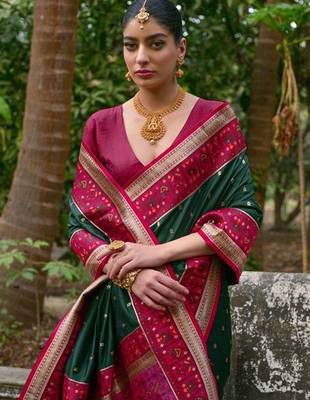 Woven Design Zari Banarasi Saree 4