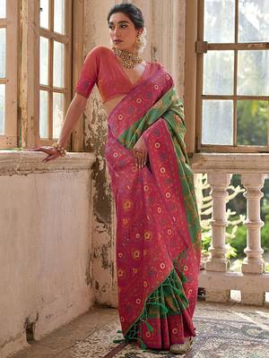 Pear Pista Floral Woven Design Zari Banarasi Saree 3