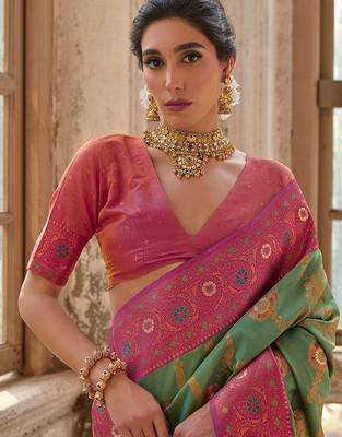 Pear Pista Floral Woven Design Zari Banarasi Saree 4