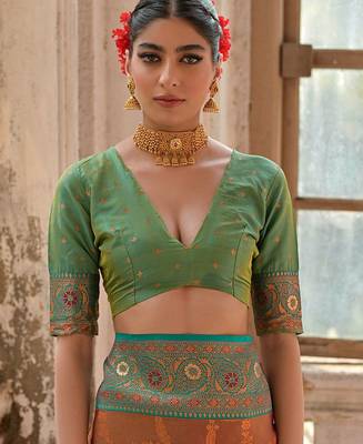 Antique Coffee Floral Woven Design Zari Banarasi Silk Sarees 5