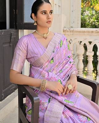 Floral Printed Zari Banarasi Saree 3