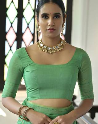 Geometric Embroidered Pure Linen Pochampally Saree 4