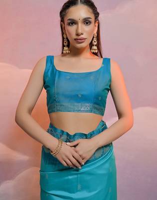 Woven Design Zari Banarasi Saree 3