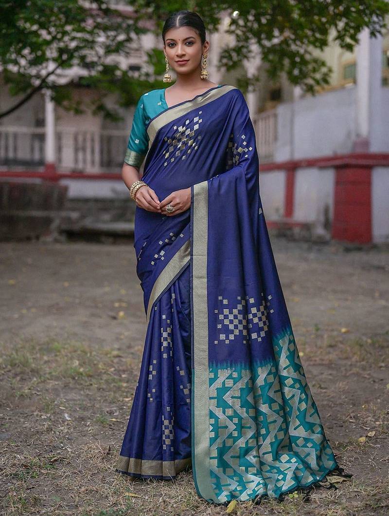 Woven Design Ethnic Motifs Zari Banarasi Saree With Tassels