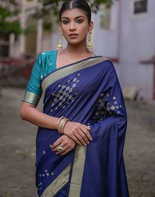 Woven Design Ethnic Motifs Zari Banarasi Saree With Tassels 3