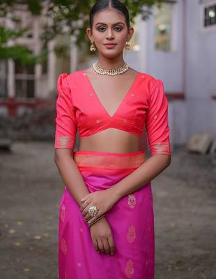 Woven Design Ethnic Motifs Zari Banarasi Saree With Tassels 3
