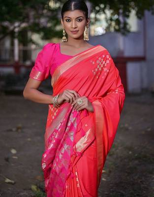 Woven Design Zari Silk Blend Banarasi Saree 2