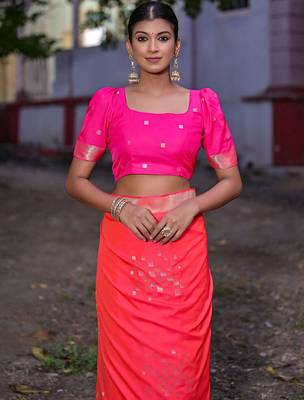 Woven Design Zari Silk Blend Banarasi Saree 3