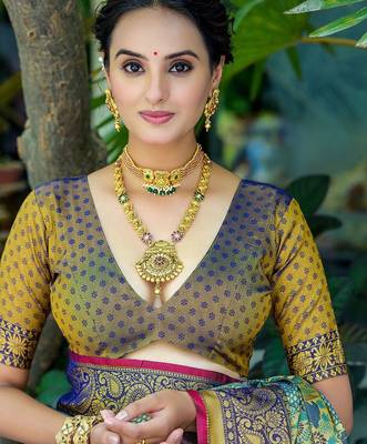Woven Design Zari Kanjeevaram Saree 4