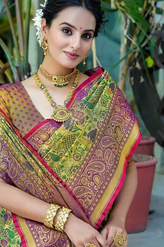 Ethnic Motifs Woven Design Zari Kanjeevaram Saree