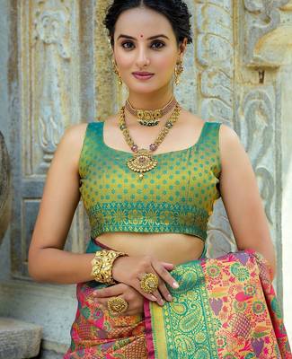 Ethnic Motifs Woven Design Zari Kanjeevaram Saree 4