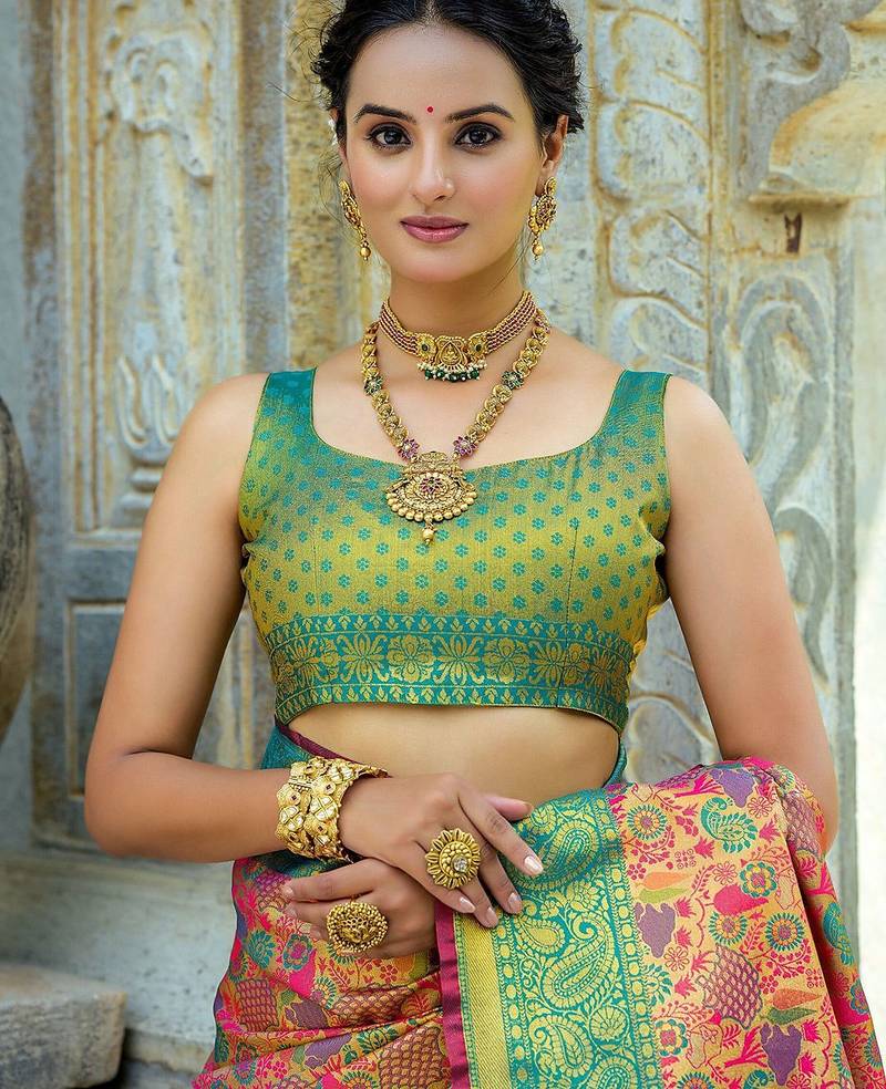 Ethnic Motifs Woven Design Zari Kanjeevaram Saree