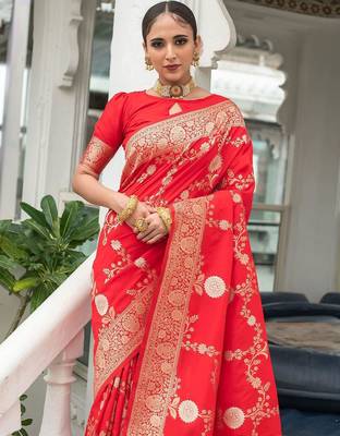 Woven Design Zari Banarasi Saree 2