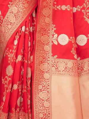 Woven Design Zari Banarasi Saree 3