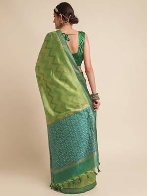 Geometric Printed Zari Leheriya Saree 3