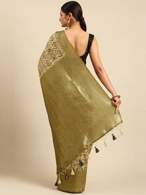 Cream-Coloured & Olive Green Ethnic Motifs Silk Blend Banarasi Saree 3