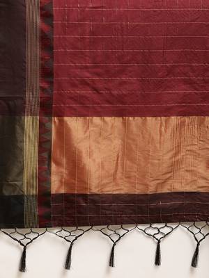 Maroon & Brown Checked Zari Banarasi Saree 4
