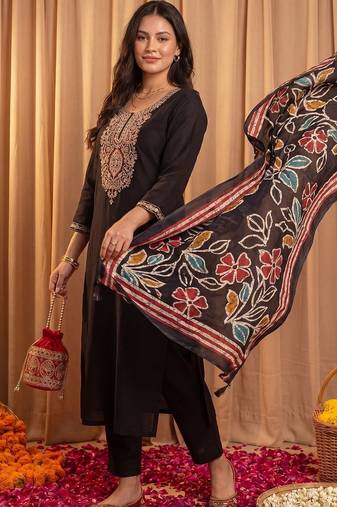 Women Ethnic Motifs Embroidered Regular Thread Work Kurta with Trousers & With Dupatta