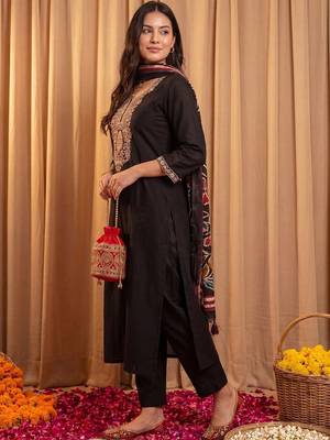 Women Ethnic Motifs Embroidered Regular Thread Work Kurta with Trousers & With Dupatta 3