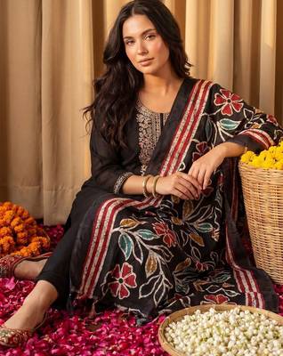 Women Ethnic Motifs Embroidered Regular Thread Work Kurta with Trousers & With Dupatta 5