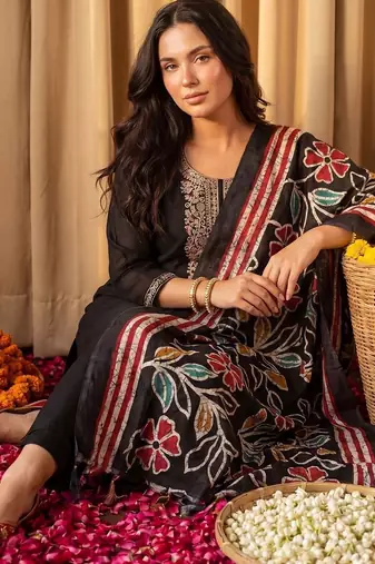 Women Ethnic Motifs Embroidered Regular Thread Work Kurta with Trousers & With Dupatta