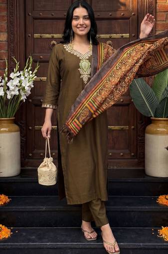 Women Ethnic Motifs Embroidered Regular Thread Work Kurta with Trousers & With Dupatta