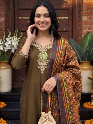 Women Ethnic Motifs Embroidered Regular Thread Work Kurta with Trousers & With Dupatta 2