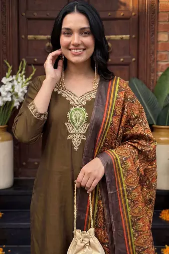 Women Ethnic Motifs Embroidered Regular Thread Work Kurta with Trousers & With Dupatta