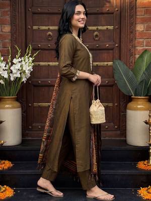 Women Ethnic Motifs Embroidered Regular Thread Work Kurta with Trousers & With Dupatta 3