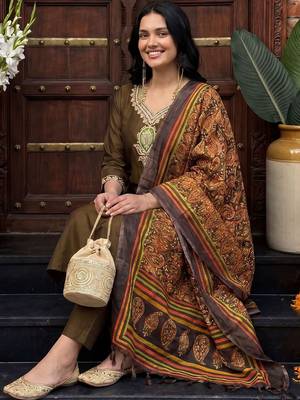 Women Ethnic Motifs Embroidered Regular Thread Work Kurta with Trousers & With Dupatta 5