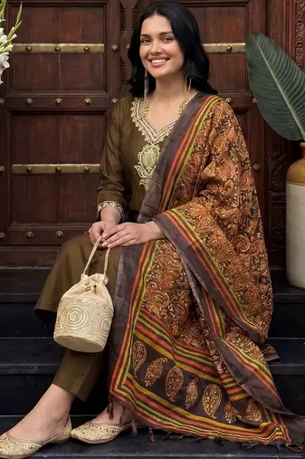 Women Ethnic Motifs Embroidered Regular Thread Work Kurta with Trousers & With Dupatta