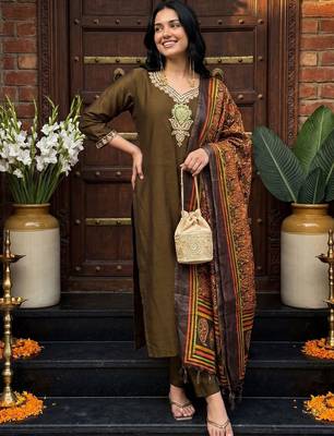 Women Ethnic Motifs Embroidered Regular Thread Work Kurta with Trousers & With Dupatta 6