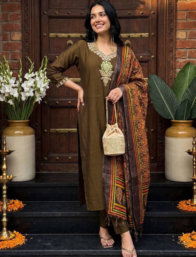 Women Ethnic Motifs Embroidered Regular Thread Work Kurta with Trousers & With Dupatta
