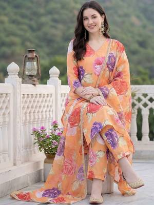 Women Floral Printed Regular Kurta with Trousers & With Dupatta 1