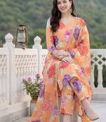 Women Floral Printed Regular Kurta with Trousers & With Dupatta
