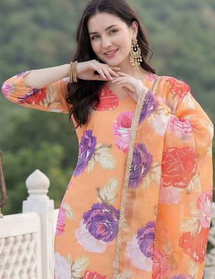 Women Floral Printed Regular Kurta with Trousers & With Dupatta 3