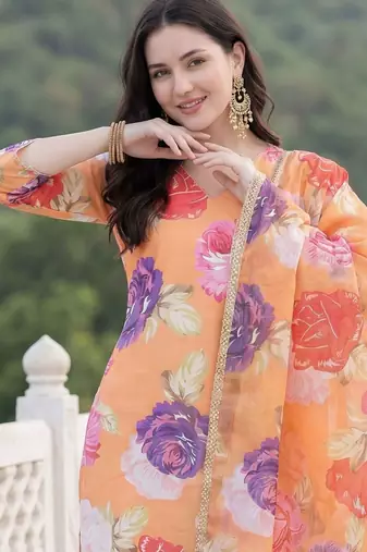 Women Floral Printed Regular Kurta with Trousers & With Dupatta