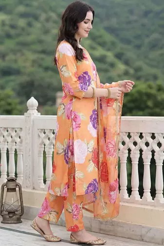 Women Floral Printed Regular Kurta with Trousers & With Dupatta
