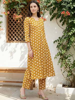 Women Printed Regular Pure Cotton Kurta with Trousers 1