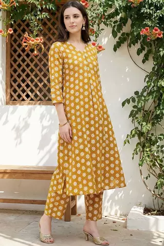 Women Printed Regular Pure Cotton Kurta with Trousers