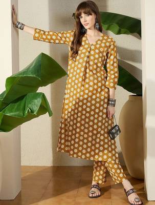 Women Printed Regular Pure Cotton Kurta with Trousers 3