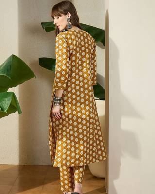 Women Printed Regular Pure Cotton Kurta with Trousers 4