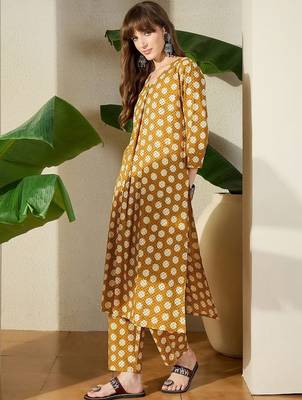Women Printed Regular Pure Cotton Kurta with Trousers 5