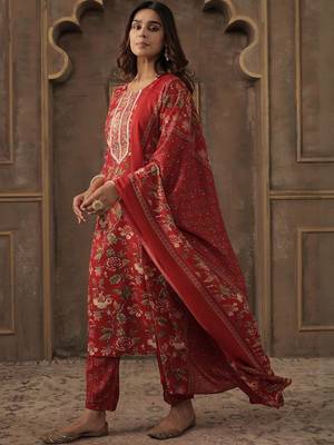 Women Floral Printed Kurta with Trousers & Dupatta 3