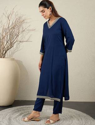 Women Ethnic Motifs Embroidered V-Neck Regular Sequinned Kurta with Trousers 4