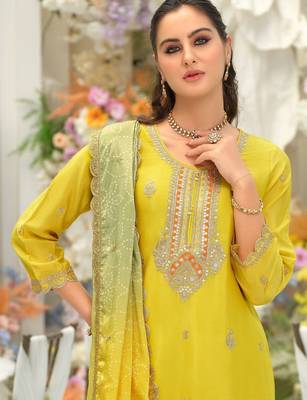 Women Ethnic Motifs Embroidered Regular Sequinned Kurta with Sharara & With Dupatta 3
