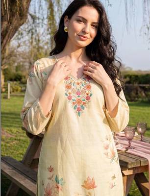 Women Floral Embroidered Regular Thread Work Linen Kurta with Trousers & With Dupatta 2