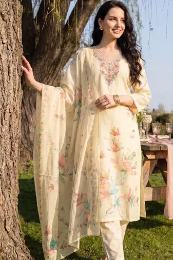 Women Floral Embroidered Regular Thread Work Linen Kurta with Trousers & With Dupatta