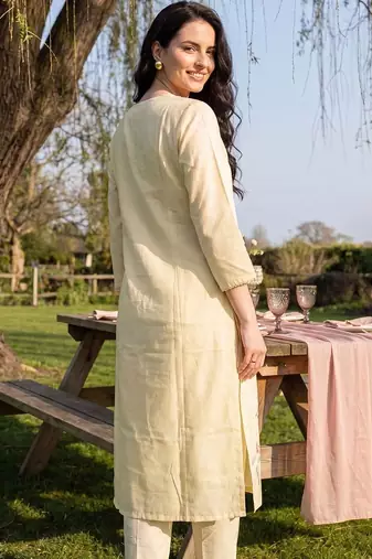 Women Floral Embroidered Regular Thread Work Linen Kurta with Trousers & With Dupatta